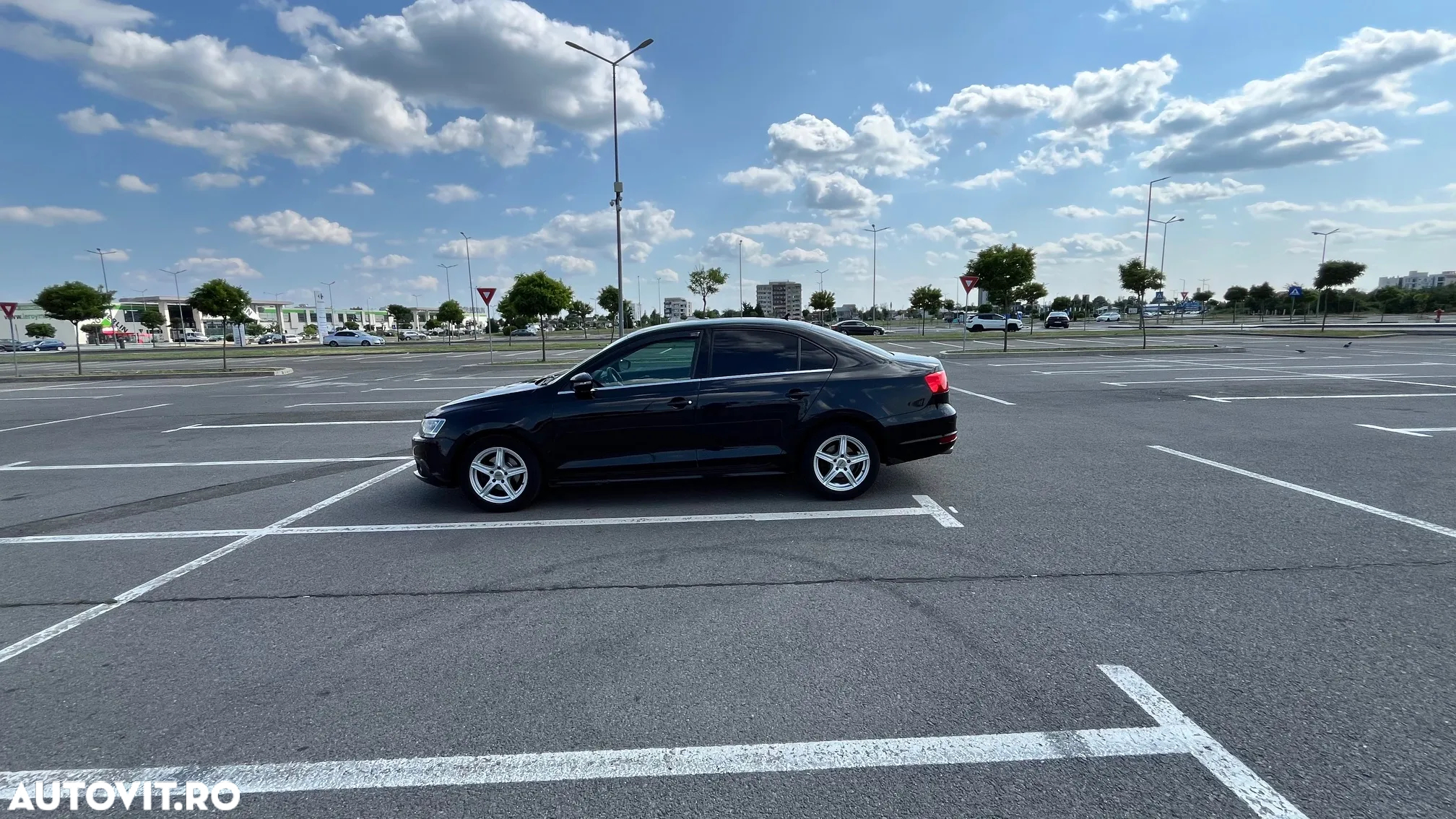 Volkswagen Jetta 1.6 TDI DPF Trendline - 9