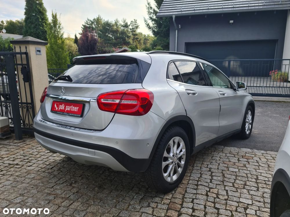 Mercedes-Benz GLA - 36