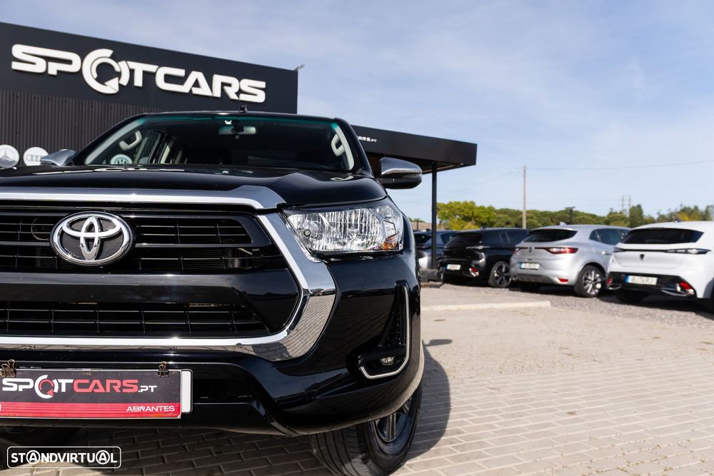 Toyota Hilux 2.4 D-4D 4WD CD Tracker S CA - 4