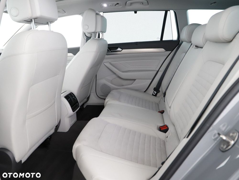 Volkswagen Passat Variant 2.0 TDI Elegance DSG - 20