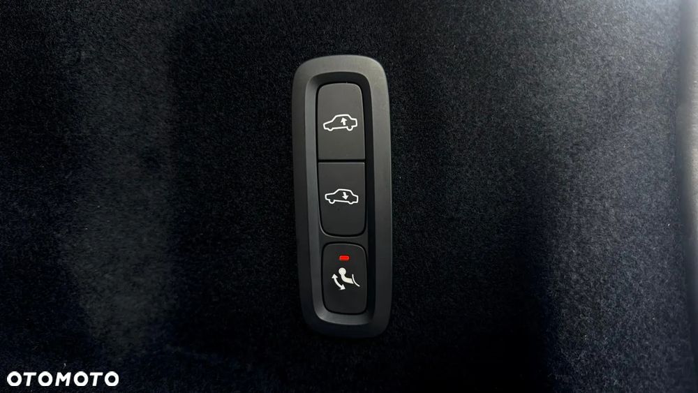 Volvo XC 60 T6 Plug-In Hybrid AWD R-Design - 27