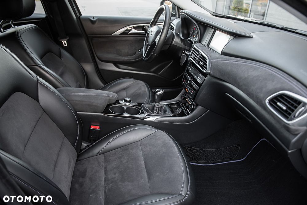 Infiniti Q30 1.6t Premium - 31