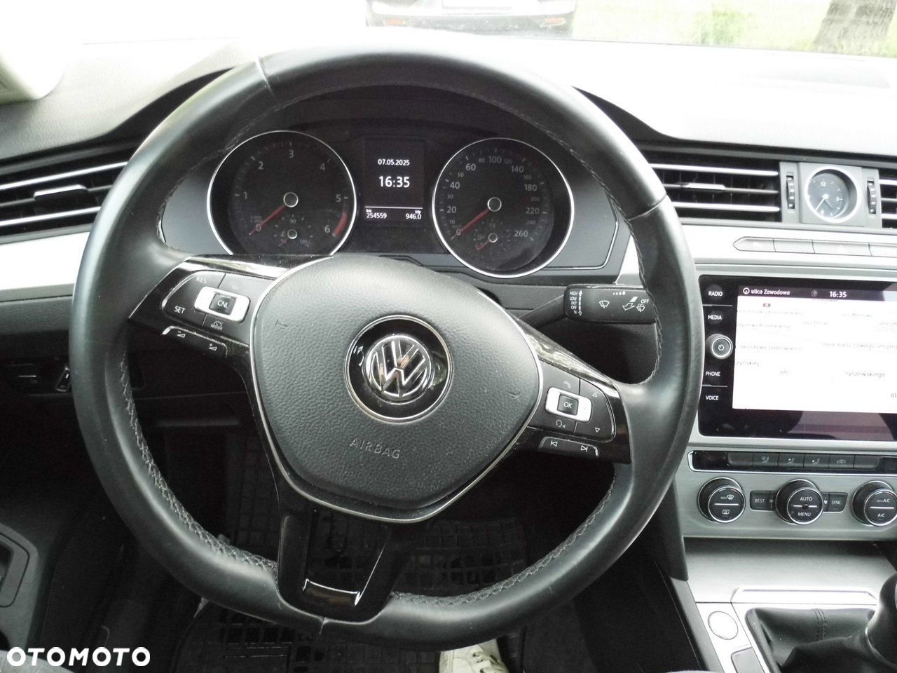 Volkswagen Passat - 11