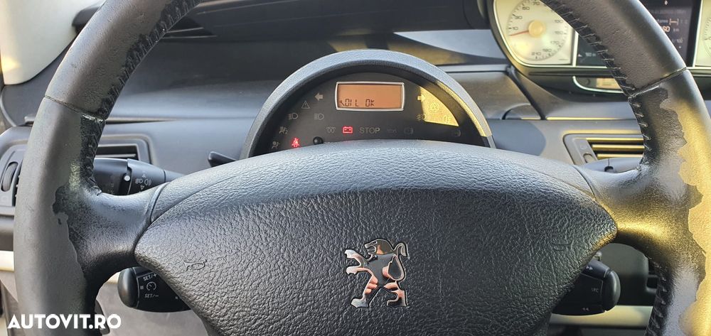 Peugeot 807 HDi 135 Family - 12