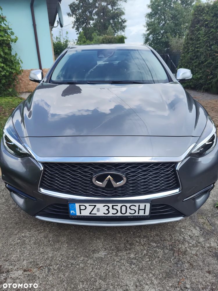 Infiniti Q30 - 1