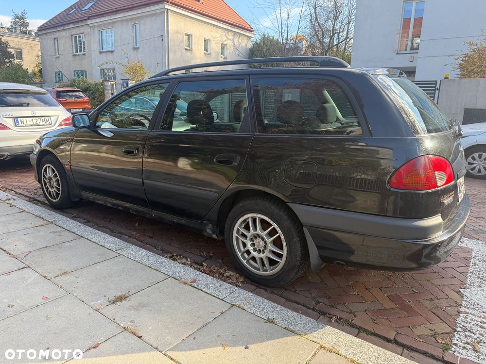 Toyota Avensis 2.0 Sol - 19