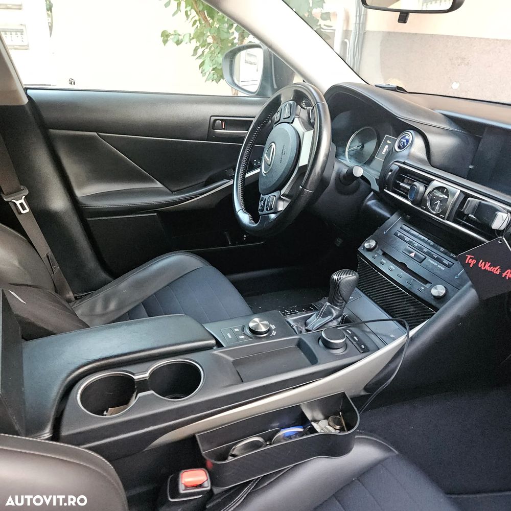 Lexus Seria IS 300h Executive - 6