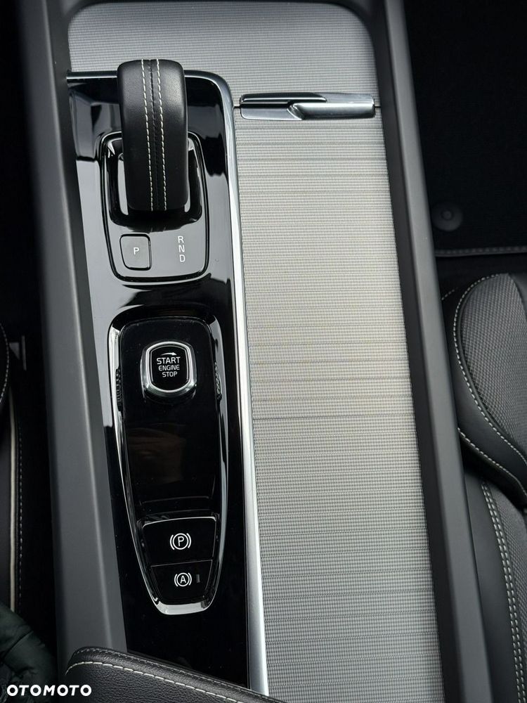 Volvo XC 60 B4 B R-Design - 32
