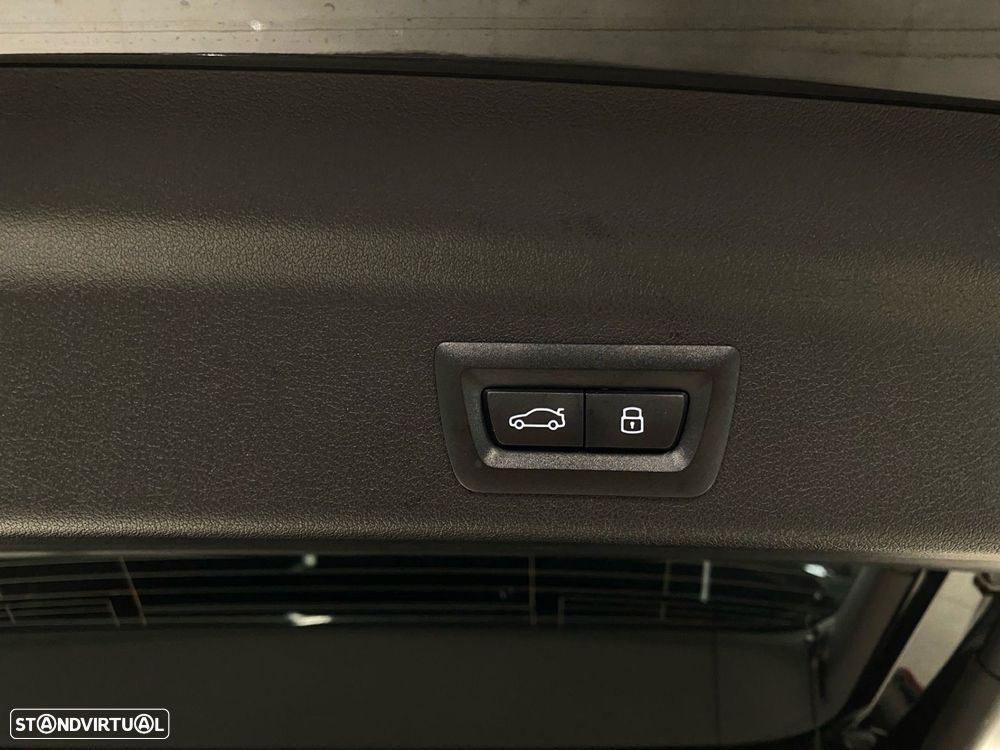 BMW iX1 eDrive20 Pack Desportivo M Pro - 17