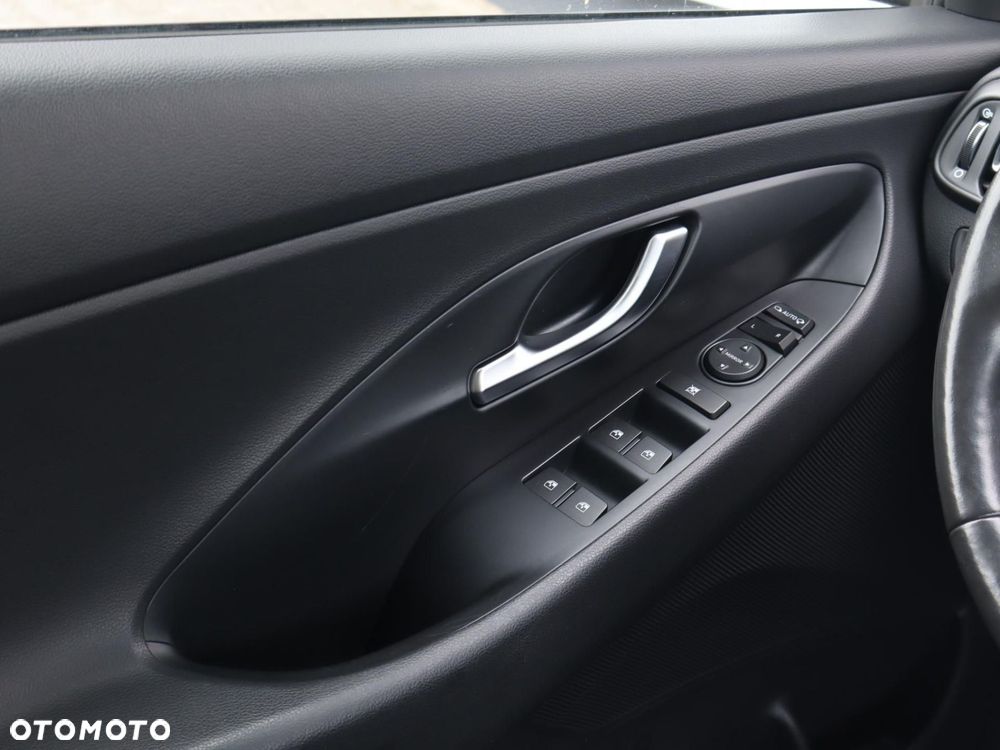 Hyundai i30 1.5 T-GDI 48V Comfort DCT - 13