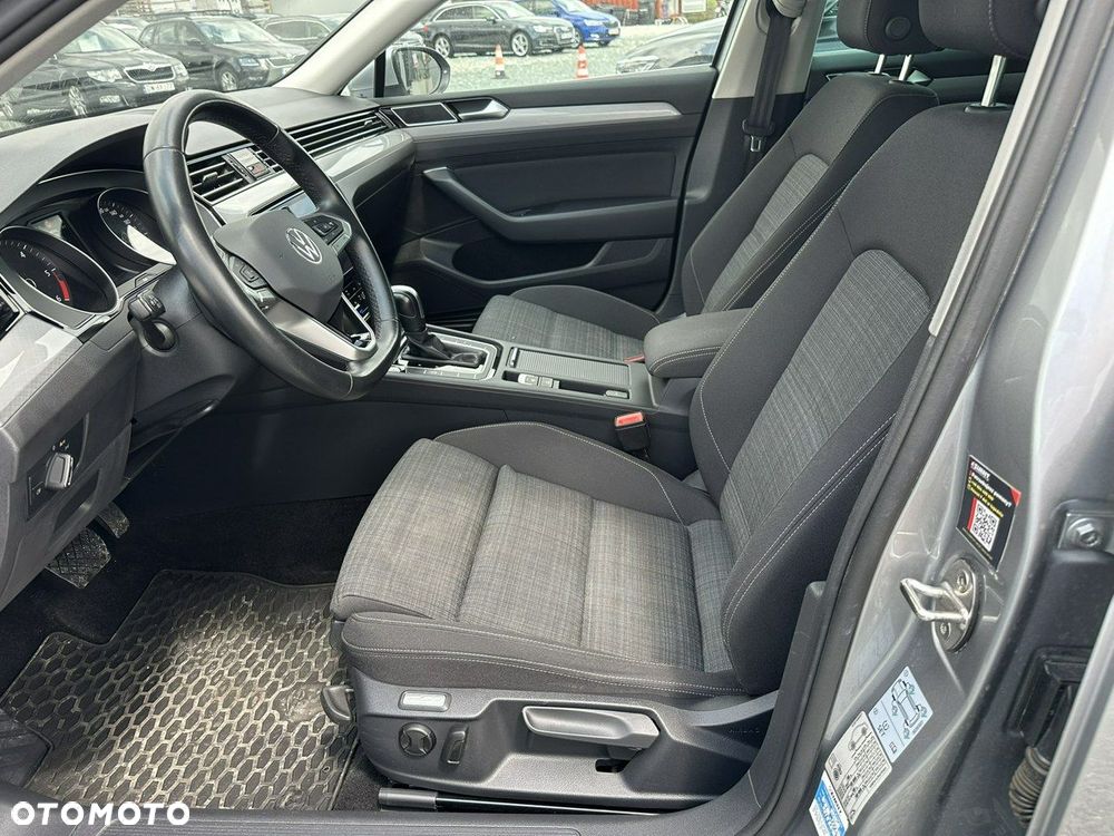 Volkswagen Passat - 16