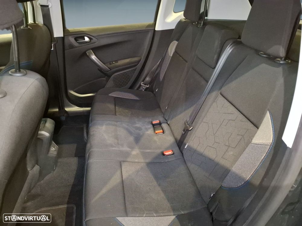 Peugeot 2008 1.2 PureTech Style - 12