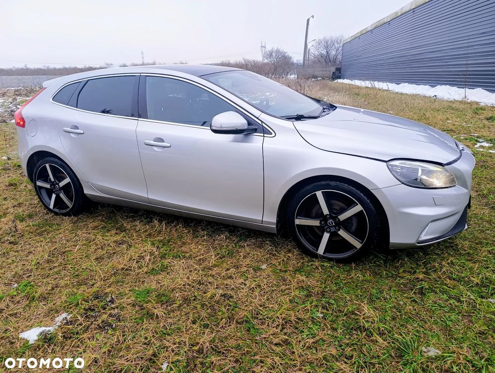 Volvo V40 T3 R Design - 6