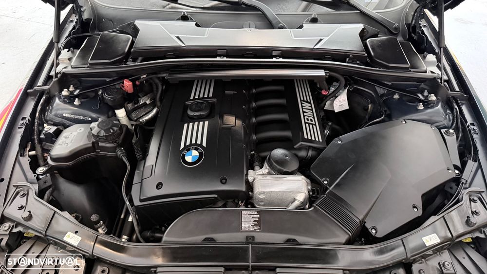 BMW 325 i Auto — fotografia 13