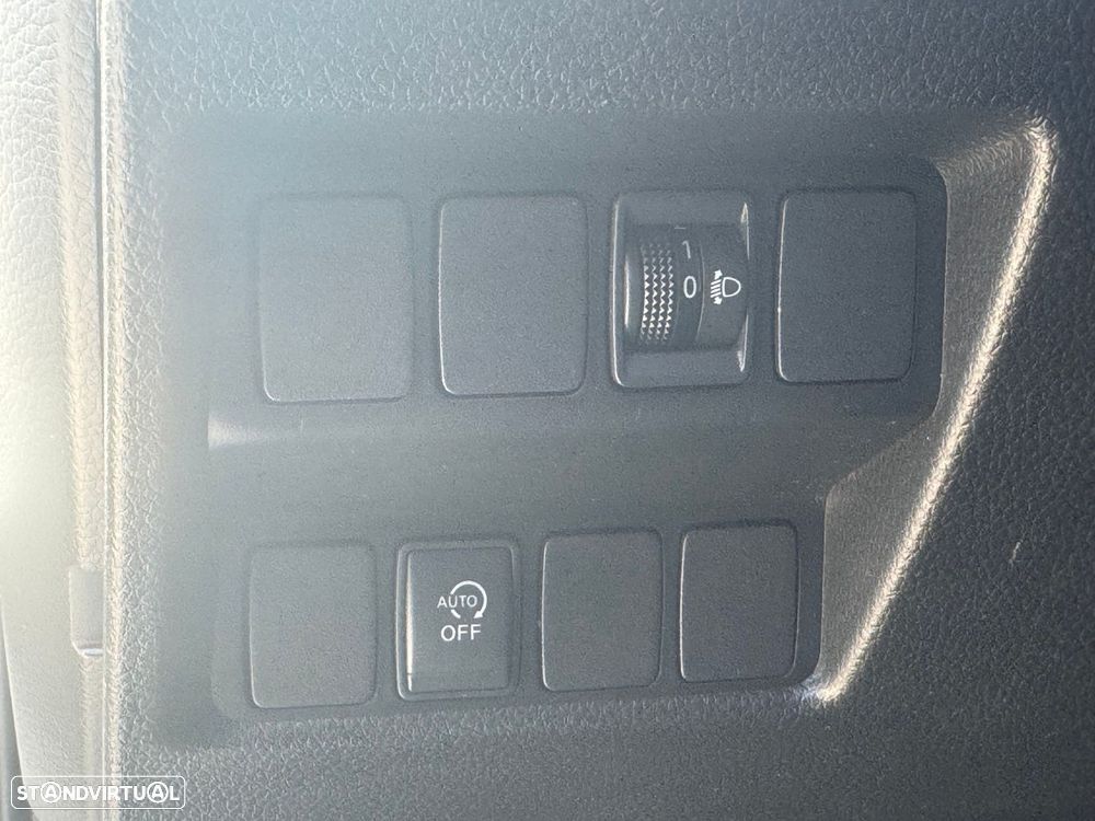 Nissan Qashqai 1.5 dCi N-Connecta J18+Led - 26