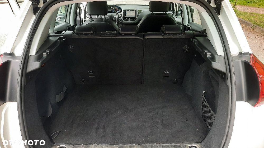 Peugeot 2008 1.2 Pure Tech Allure S&S - 17