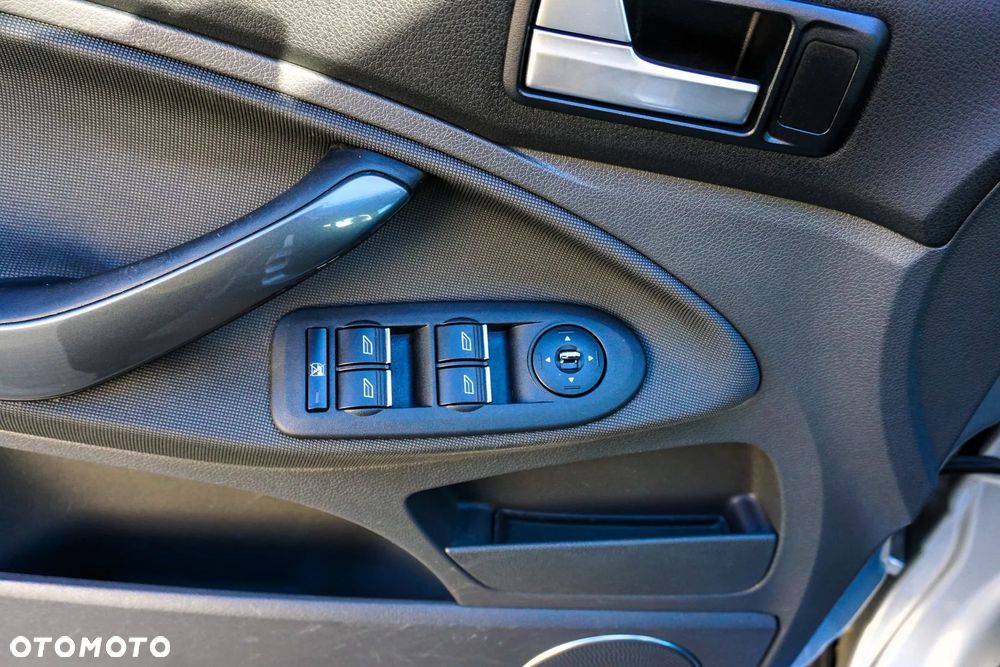 Ford Kuga 2.5 4x4 Titanium - 22