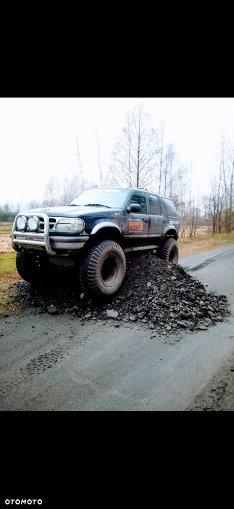 Ford Explorer - 27