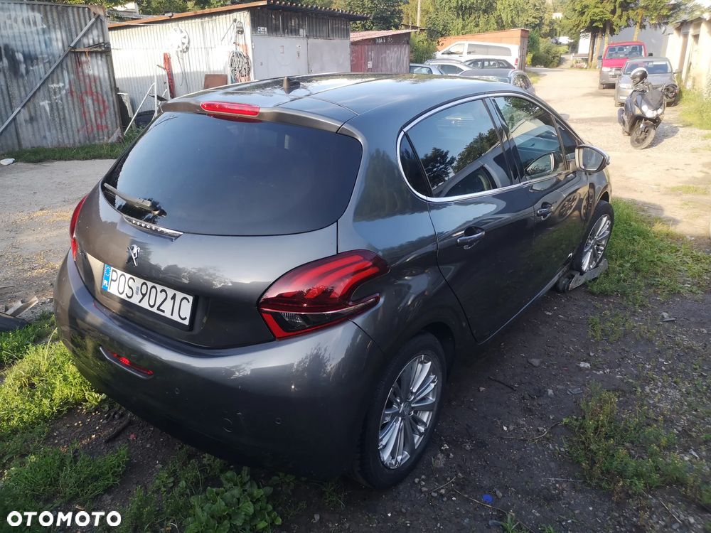 Peugeot 208 - 5