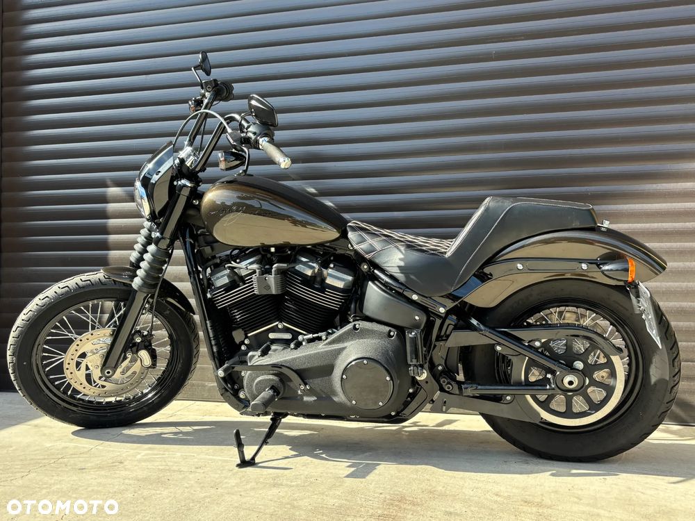 Harley-Davidson Softail Street Bob - 12