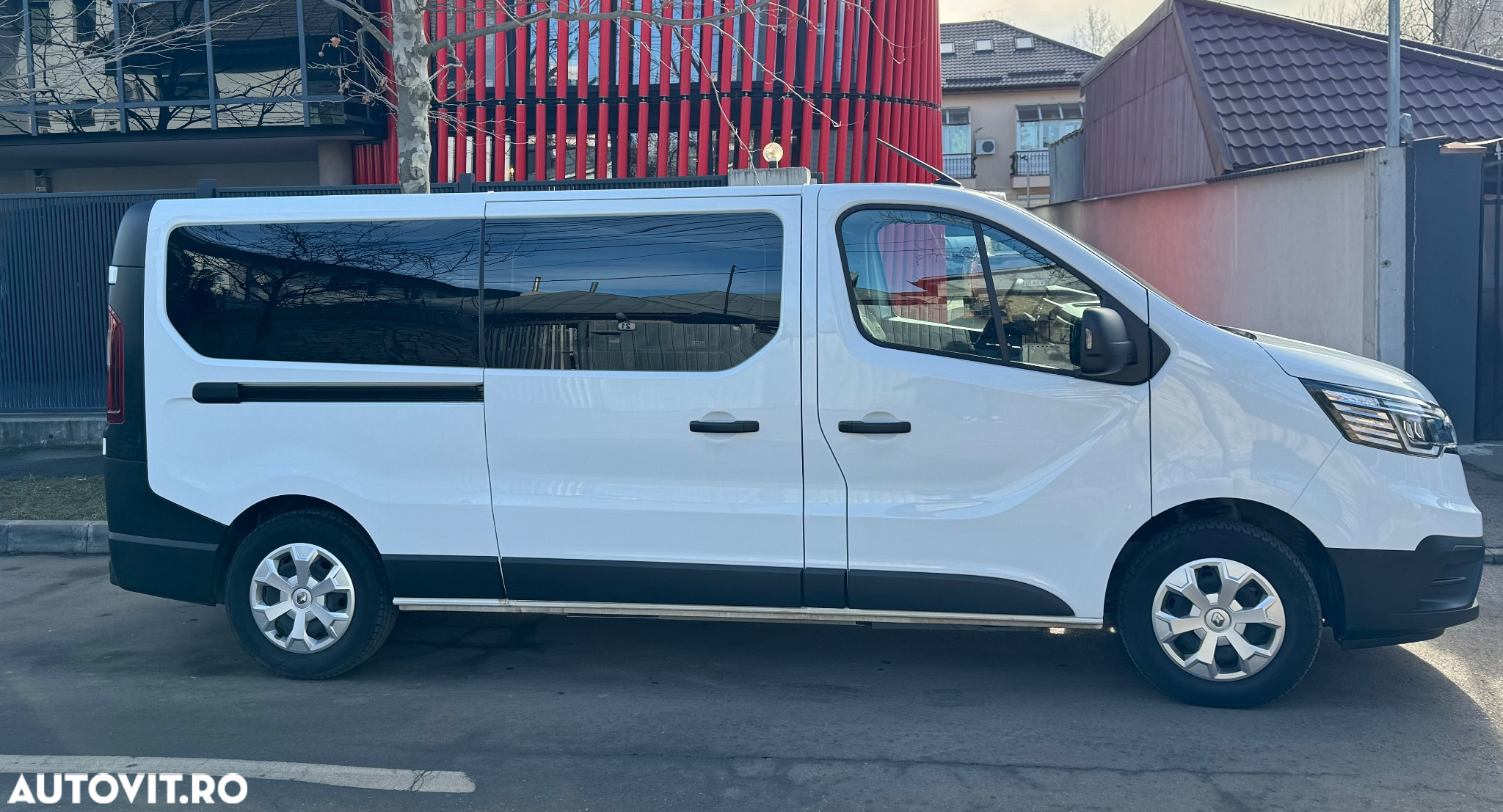 Renault Trafic Combi 2.0 Blue dCi 110 S&S L2 8+1 Life - 3