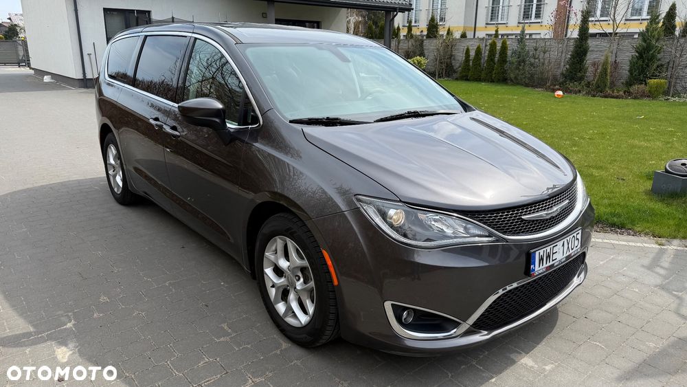 Chrysler Pacifica - 2