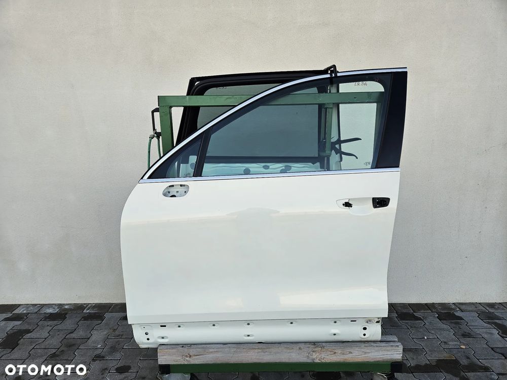 VW TOUAREG II 7P 10-18R DRZWI LEWY PRZOD KIEROWCY BIALE LR9A 7P0831311B