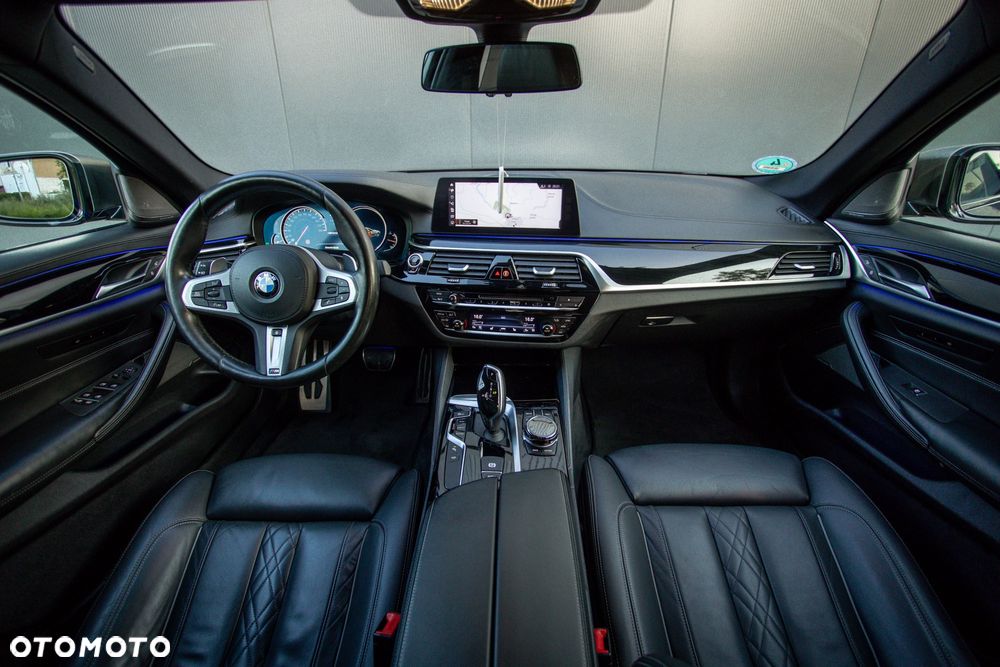 BMW Seria 5 M550i xDrive - 36