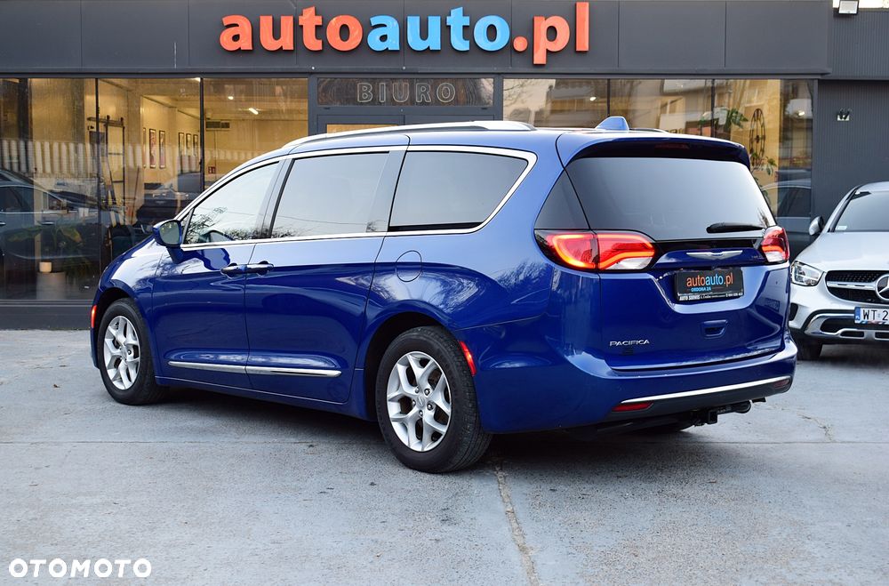 Chrysler Pacifica - 19