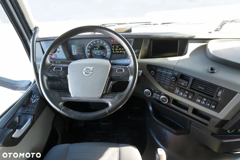 Volvo FH 460 / FIRANKA 7,3 M SOLÓWKA / MEGA / KLIMA POSTOJOWA / OŚ PODNOSZONA I SKRĘTNA / MOCNA PODŁOGA / - 28
