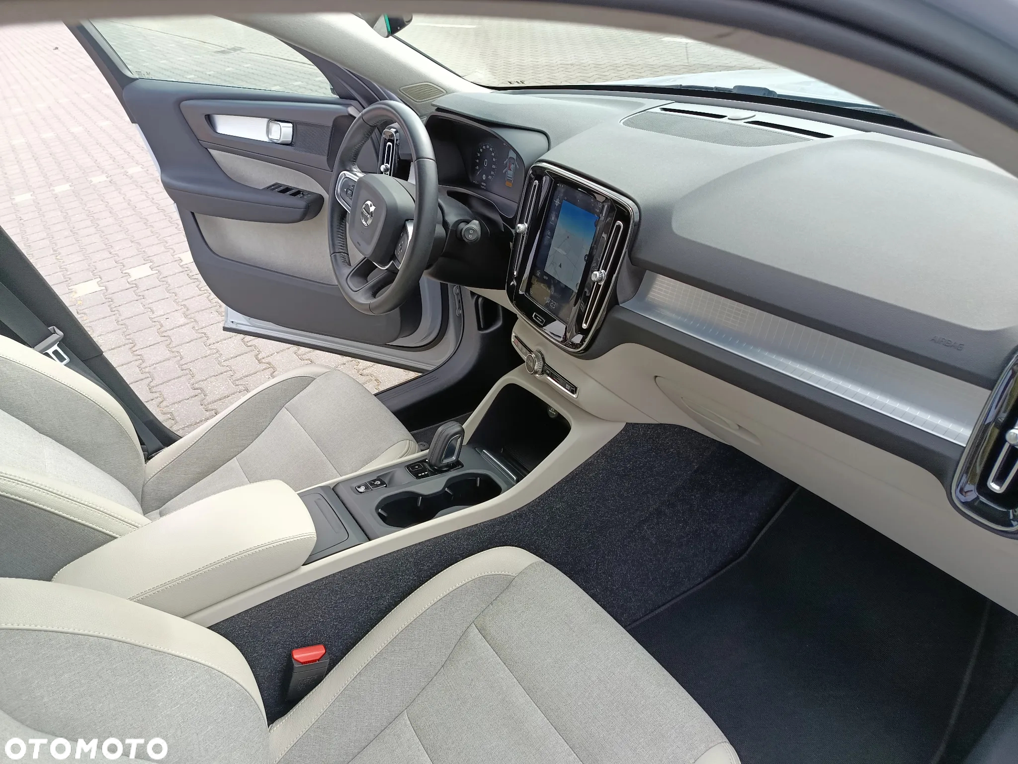 Volvo XC 40 D3 Momentum Pro - 4