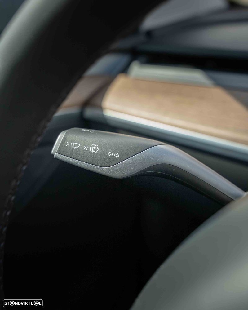 Tesla Model Y Performance Tração Integral - 23