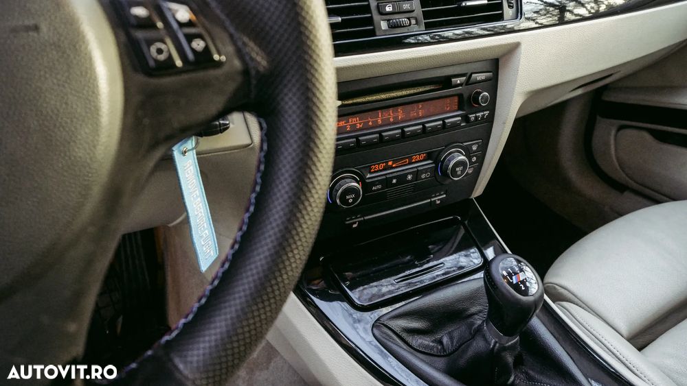 BMW Seria 3 325i - 10