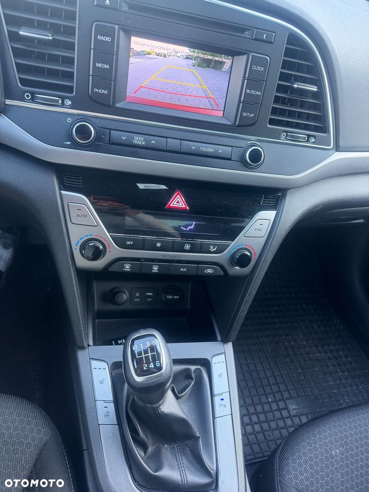Hyundai Elantra 1.6 CRDi Style - 10