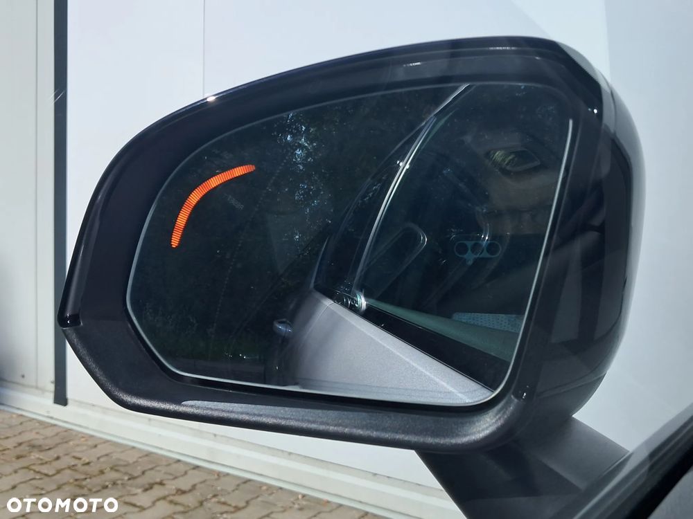 Volvo XC 40 B3 Plus Dark - 34
