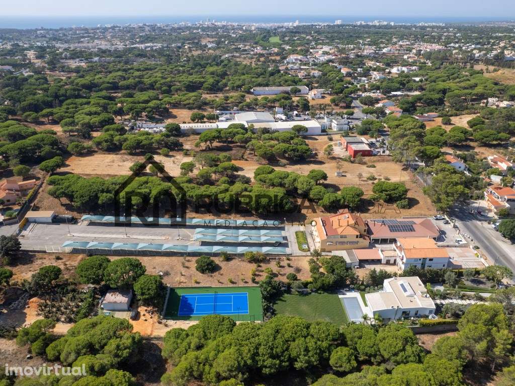 Moradia com 3 pisos e terreno no Semino Quarteira - Grande imagem: 2/58