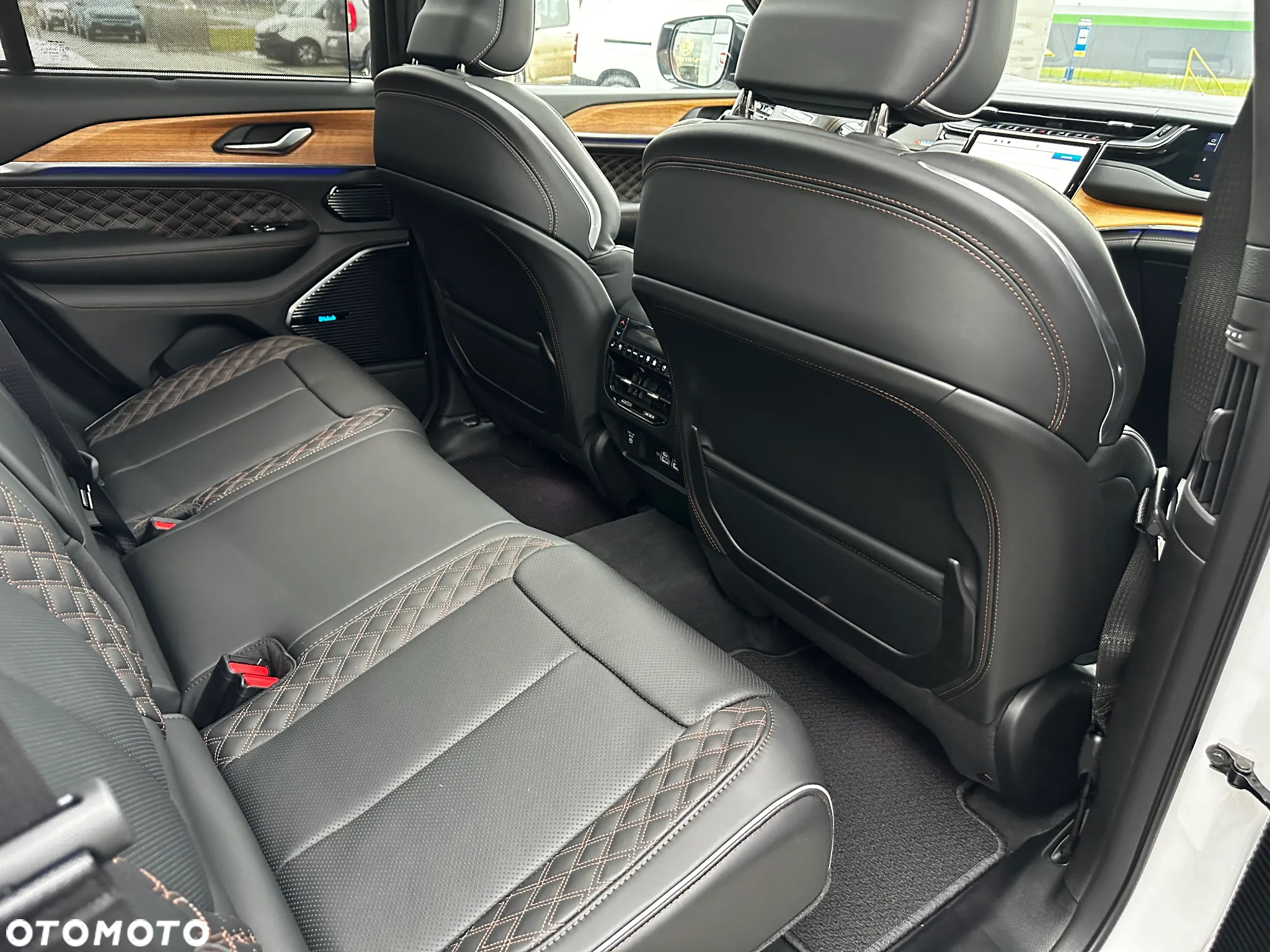 Jeep Grand Cherokee - 15