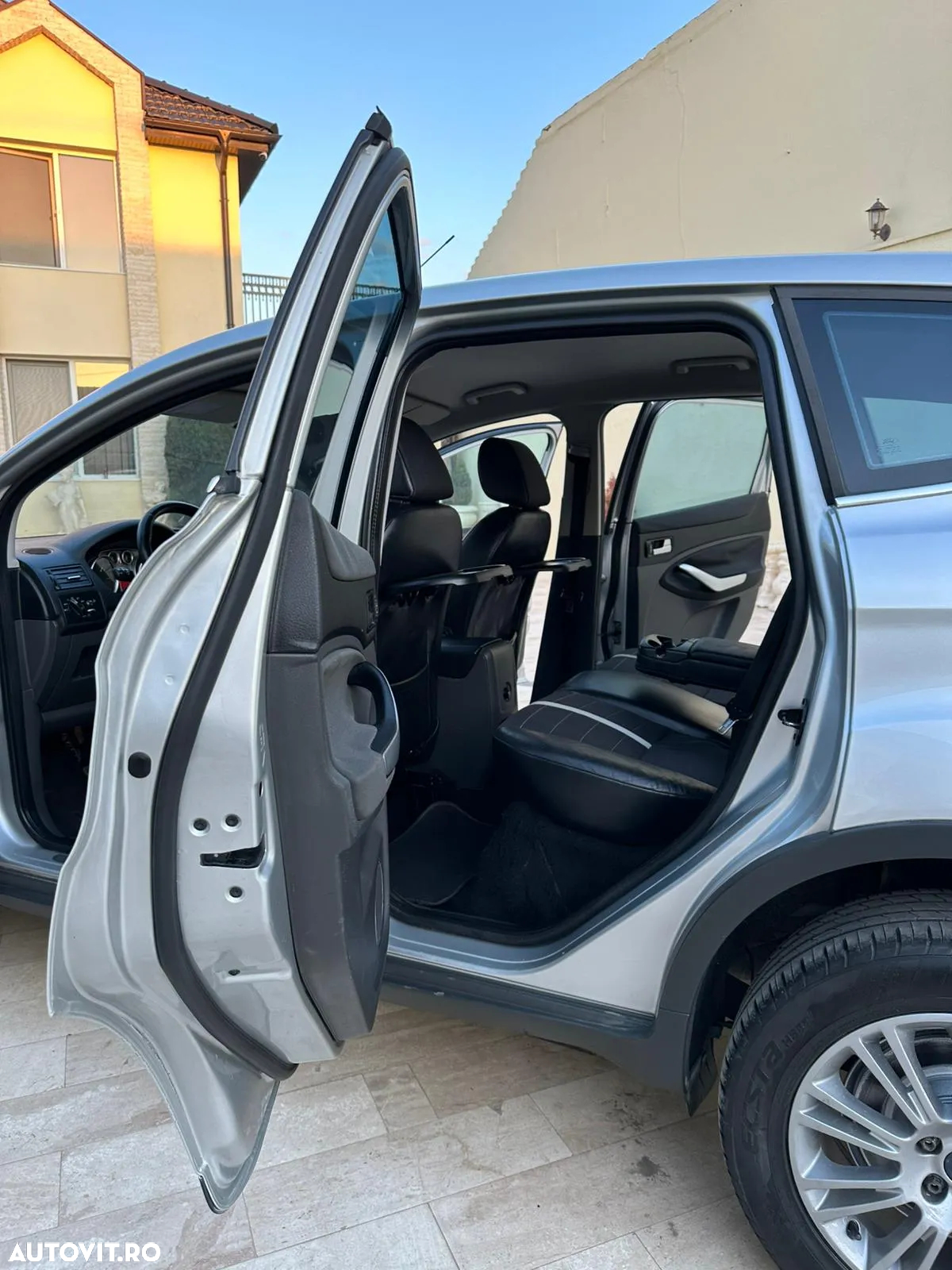 Ford Kuga - 8