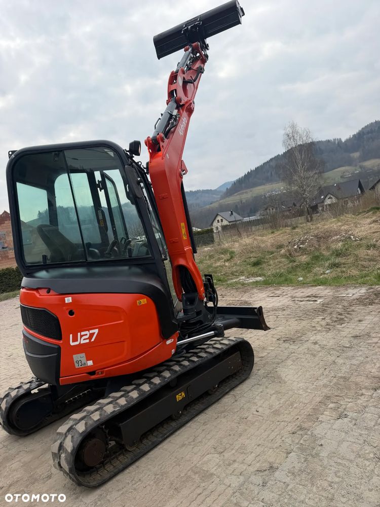 Kubota U27 Minikoparka koparka gąsienicowa 2.8 tony. jak Nówka sztuka z salonu! 2017 rok. 2200mtg. Przywieziona z Gospodarstwa Norweskiego! Zadbana Maszyna ani deka luzów i wycieków. Aktualna Dekra dokumentacja BMWT! Szybkozłącze Hydrauliczne. Szybka wolna jazda.Zamki na tłokach. Wersja Norweska!! OKAZJA - 28