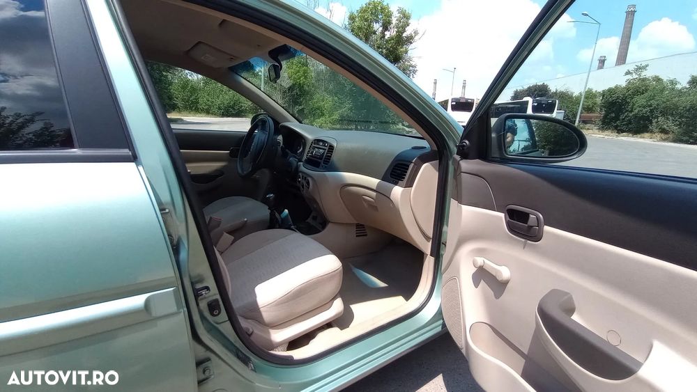 Hyundai Accent MC 14 DOHC 4DR GL CLASSIC - 8
