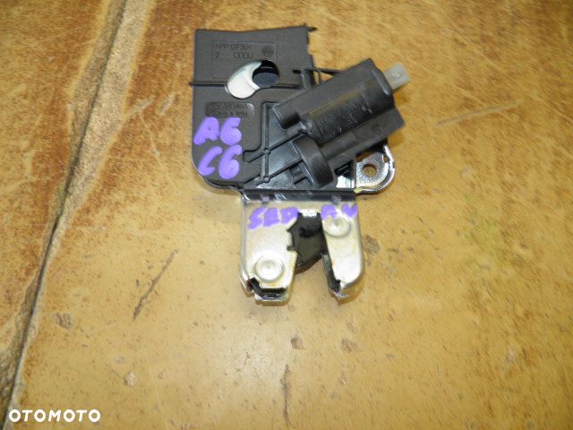 ZAMEK TYLNEJ KLAPY AUDI A6 C6 SEDAN 2010r