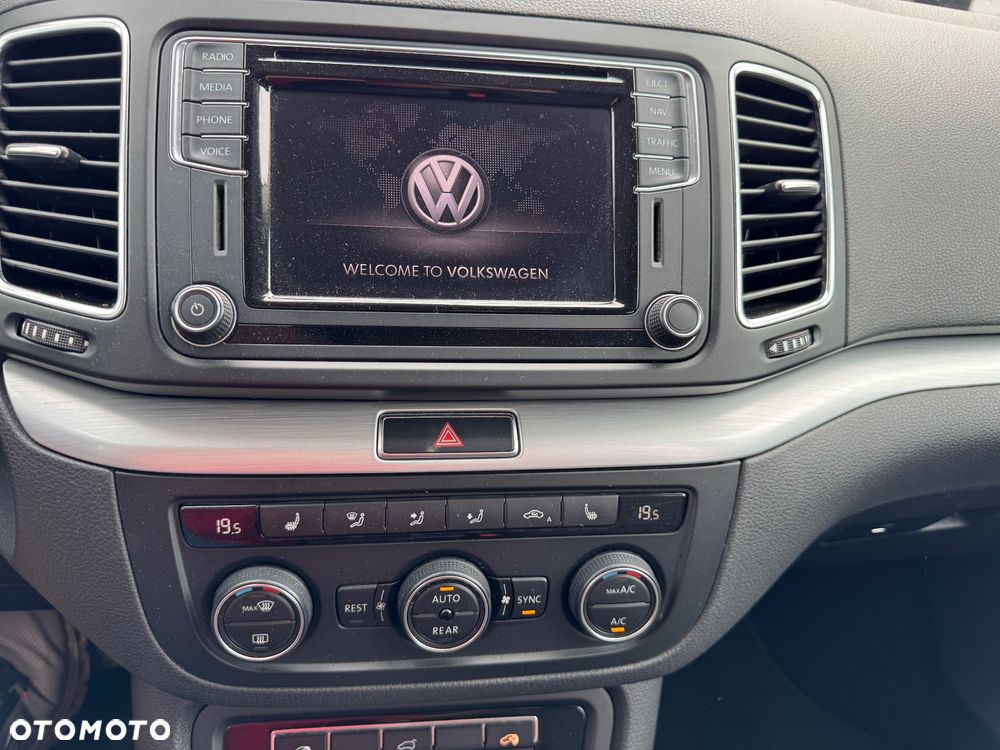 Volkswagen Sharan 2.0 TDI DSG (BlueMotion Technology) Highline - 17