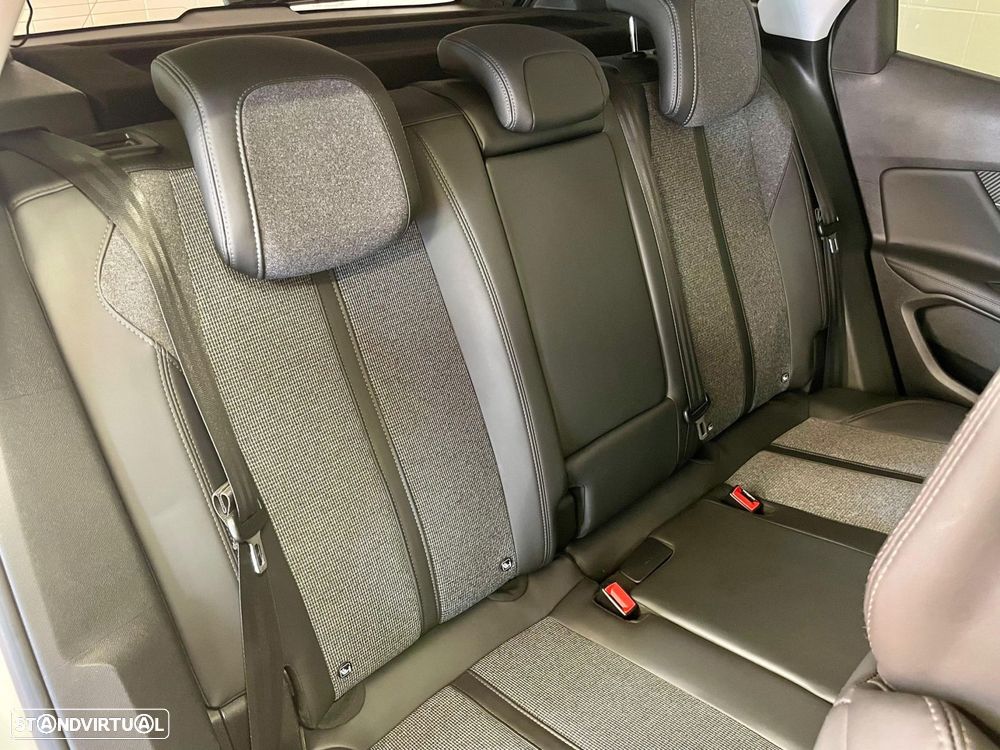 Peugeot 3008 1.2 PureTech Allure EAT6 - 33