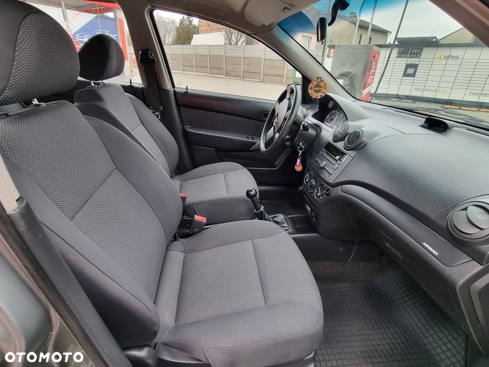 Chevrolet Aveo 1.2 16V Base / Classic - 10