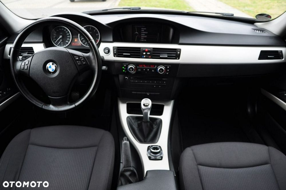 BMW Seria 3 325i Edition Exclusive - 29