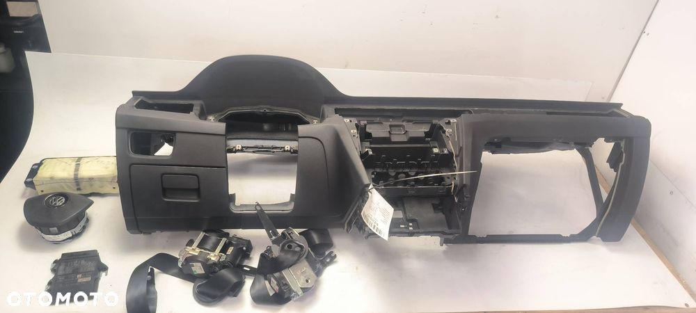DESKA KOKPIT VOLKSWAGEN PASSAT B8 PODUSZKA PASY - 12