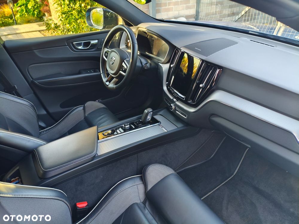 Volvo XC 60 B4 D AWD R-Design - 18