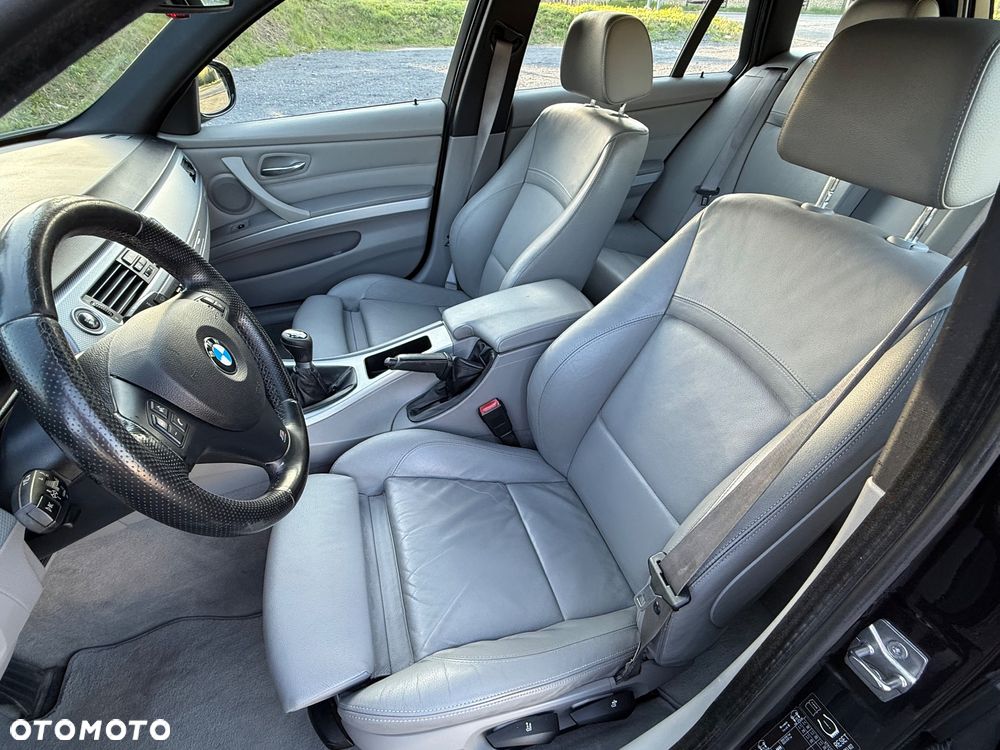 BMW Seria 3 320d xDrive - 14