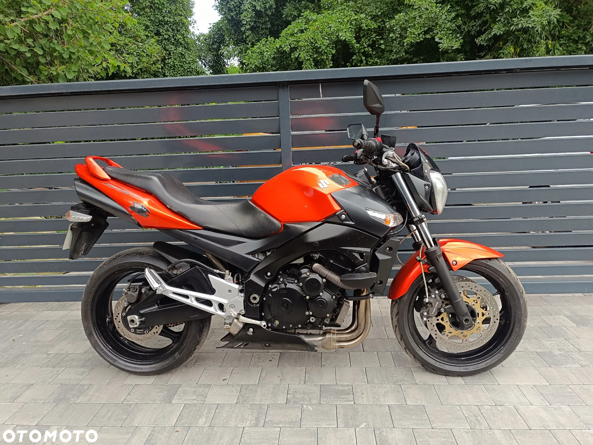 Suzuki GSR - 9