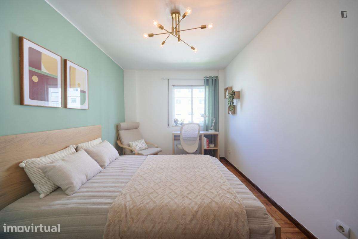 Quarto - localizado em Benfica Lisbon - Grande imagem: 2/30